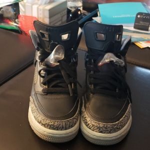 Boys Jordans size 4